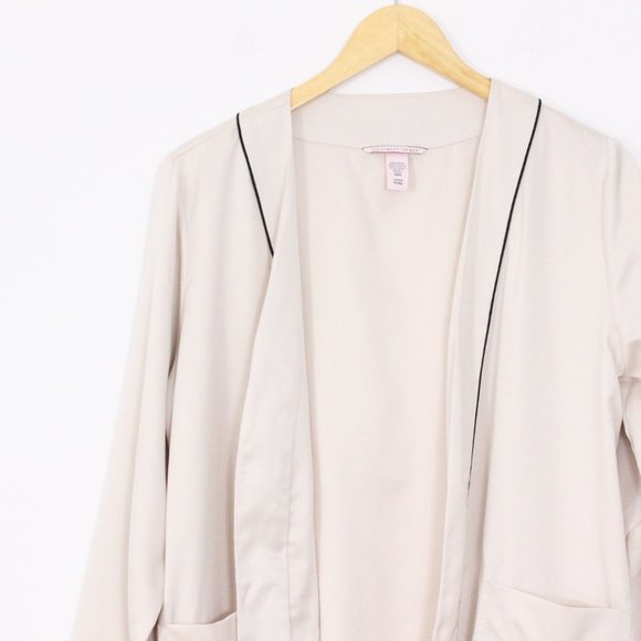 *Victoria's Secret Cream and Black Accent Wrap Mini Robe - Picture 5 of 8